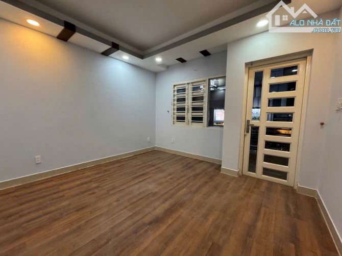 Bán nhà 4 tầng mặt tiền Phan văn Trị ngay TTTM Sài Gòn Mall DT4,2mx17.5m Gía chỉ 16.5 TỶ - 3