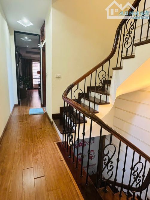 BÁN NHÀ RIÊNG QUẬN ĐỐNG  ĐA- GARA Ô TÔ - NHÀ 3 THOÁNG - 60M2 - CHÀO GIÁ 18.5 TỶ CÓ TL. - 3