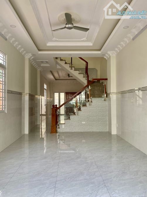 NHÀ 3 TẦNG MẶT TIỀN ĐƯỜNG - NGAY LÃ XUÂN OAI - GẦN VỚI LÊ VĂN VIỆT - 125M2 - 8 TỶ NHỈNH - 3
