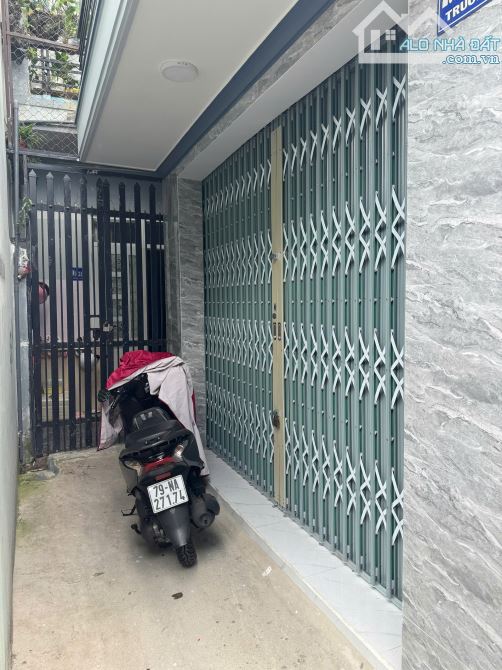 Bán nhà 2 tầng hẻm Trường Sa gần chợ Bình Tân , Nha Trang Giá 2ty4 - 3