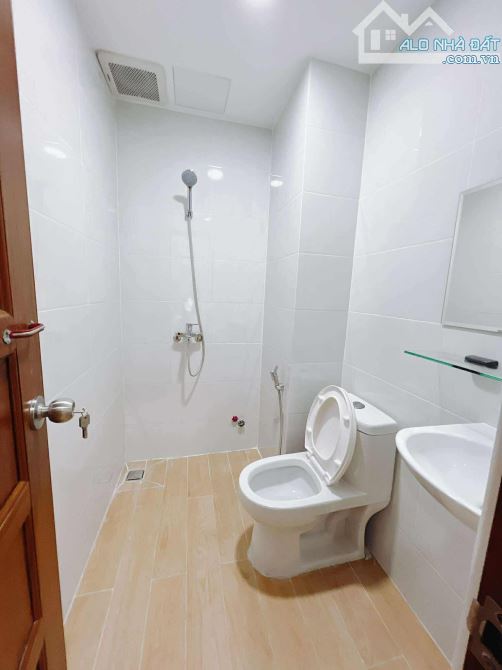 5.8 Tỷ -QUẬN 1 - TRẦN ĐÌNH XU- 5 TẦNG BTCT KIÊN CỐ - MỚI ĐẸP XÁCH VALI VÀO Ở NGAY - 4