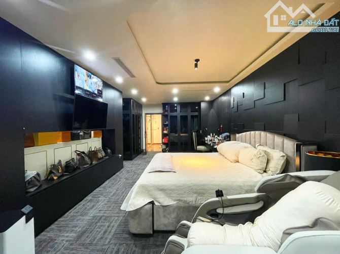 Toà nhà 7 tầng tuyến 2 Bùi Viện gần VINMEC - 110m2 ngang 8.5m - Lô 3 mặt thoáng - 4