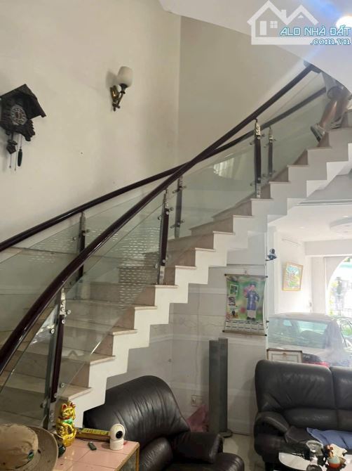 HÀNG HIẾM NGANG 18M NGAY TRUNG TÂM Q1 ,THU NHẬP 650TR/THÁNG .GIẢM SỐC 30 TỶ - 4