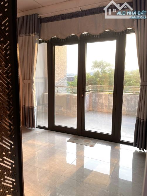 SIÊU PHẨM NHÀ 3 TẦNG MÊ LỆCH – NỘI THẤT SANG – GẦN LÔ GÓC – MẶT TIỀN 10.5M TRUNG TÂM - 4