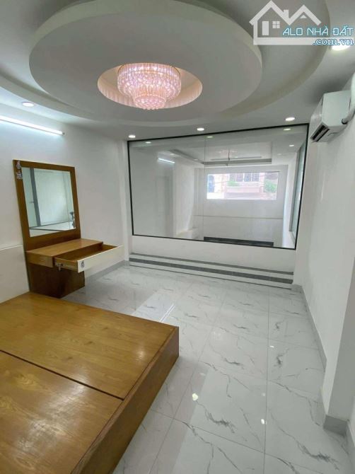 LẠC LONG QUÂN -Q11 - 101M2 - 4 TẦNG - NGANG 7M - HẺM XE HƠI THÔNG - 13 TỶ - 4