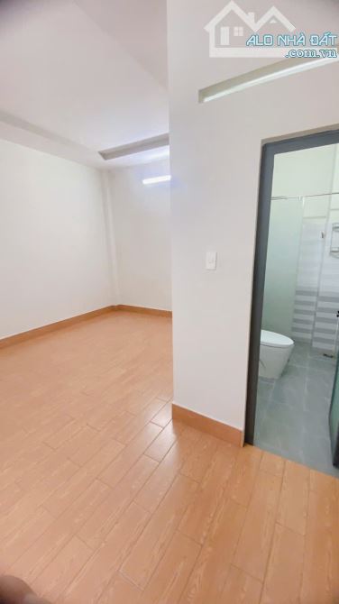 NHÀ ĐẸP GIÁ RẺ. VỊ TRÍ VÍP HXH THÔNG 3 TẦNG SÁT NGUYỄN ẢNH THỦ. SHR FULL THỔ - 4