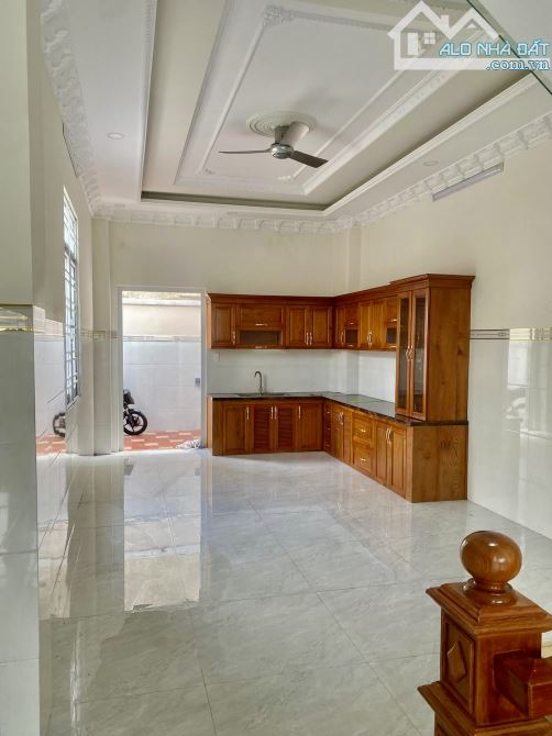 NHÀ 3 TẦNG MẶT TIỀN ĐƯỜNG - NGAY LÃ XUÂN OAI - GẦN VỚI LÊ VĂN VIỆT - 125M2 - 8 TỶ NHỈNH - 4