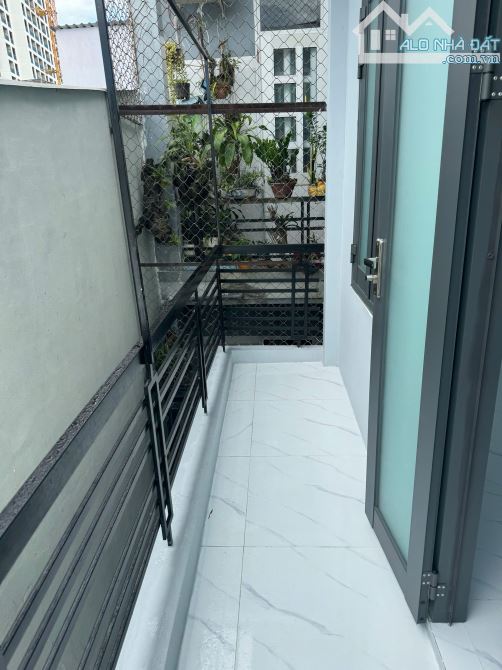 Bán nhà 2 tầng hẻm Trường Sa gần chợ Bình Tân , Nha Trang Giá 2ty4 - 4