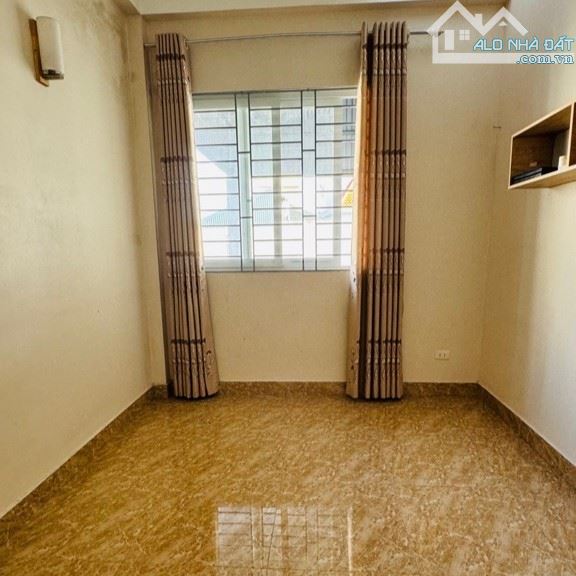 Nhà Kim Hoàng lô góc 39m2 4 tầng dân xây chắc chắn ô tô đỗ gần rẻ nhất khu vực 5 tỷ 35 - 5
