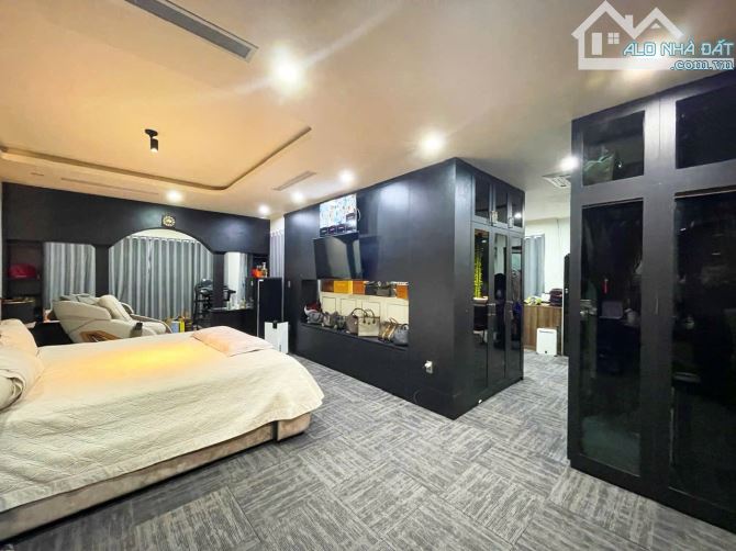 Toà nhà 7 tầng tuyến 2 Bùi Viện gần VINMEC - 110m2 ngang 8.5m - Lô 3 mặt thoáng - 5