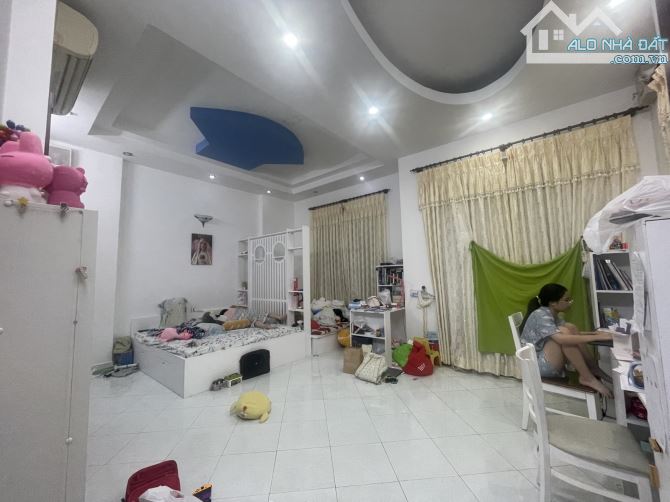 BIỆT THỰ SIÊU ĐẸP - 3 TẦNG - CHỈ 18.5 TỶ - 5