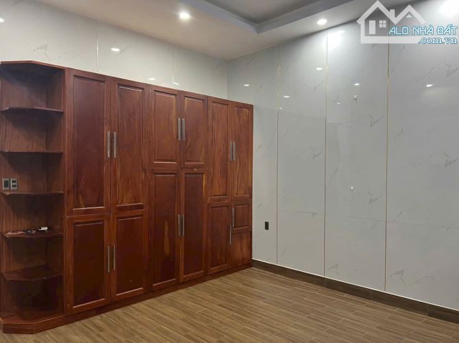 NHÀ ĐẸP HẺM Ô TÔ TRƯƠNG CÔNG ĐỊNH, GẦN TRƯỜNG SONG NGỮ – CHIỀU NGANG 5.1M - 5