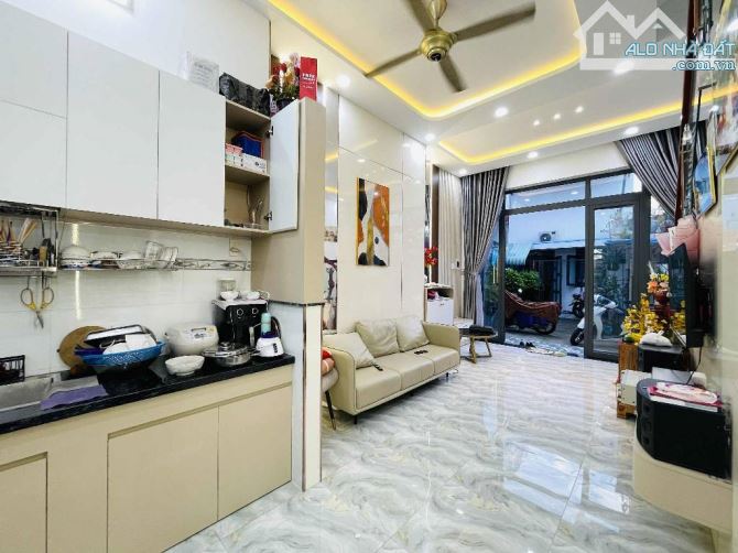 Siêu phẩm lung linh 3 tầng 4.8 x 10 m sổ hồng chính chủ Thống Nhất Gò Vấp chỉ 6 tỷ - 5