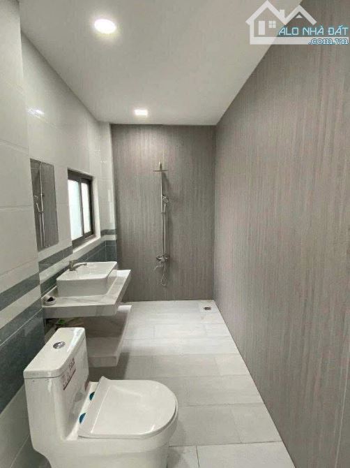 LẠC LONG QUÂN -Q11 - 101M2 - 4 TẦNG - NGANG 7M - HẺM XE HƠI THÔNG - 13 TỶ - 6