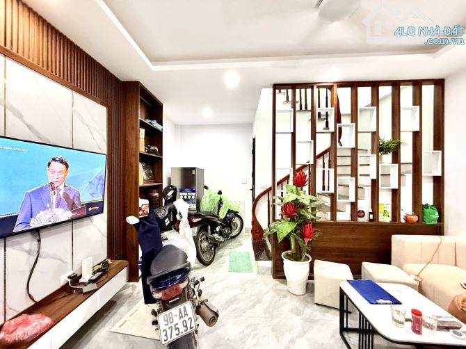 cẦN BÁN NHÀ ĐẸP TÂN MAI GẦN NHIỀU TIỆN ÍCH 33M5T 7,3 TỶ - 7