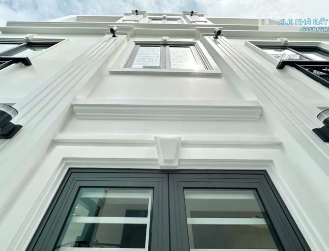 BÁN NHÀ FULL NỘI THẤT GẦN HXH ĐOÀN THỊ ĐIỂM - PN - NGANG KHỦNG 8.6M 4 TẦNG. CHỈ 8.6 TTR - 9