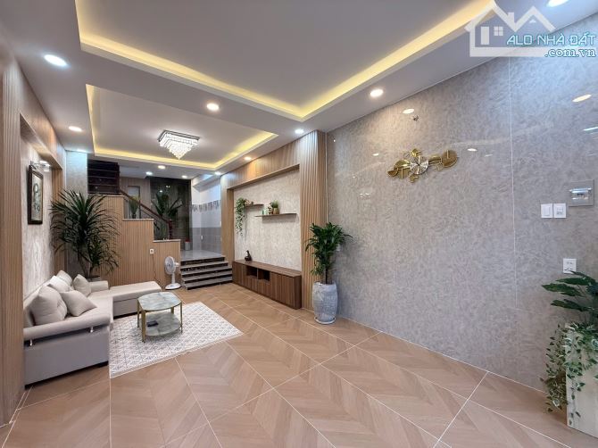 Bán nhà MT nội bộ Bùi Minh Trực- 4m x 13- 52m/2 - 1 trệt 4 Lầu + sân thượng - 4PN - F6 Q8