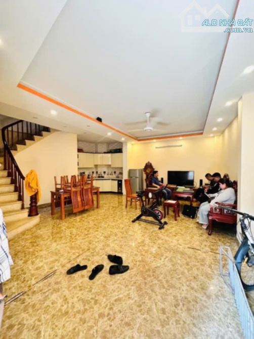Bán Nhà Xuân Đỉnh: Siêu Phẩm 60m2 - 5 Tầng Dân Xây, Trung Tâm Tiện Ích – Sổ Đỏ Chính Chủ