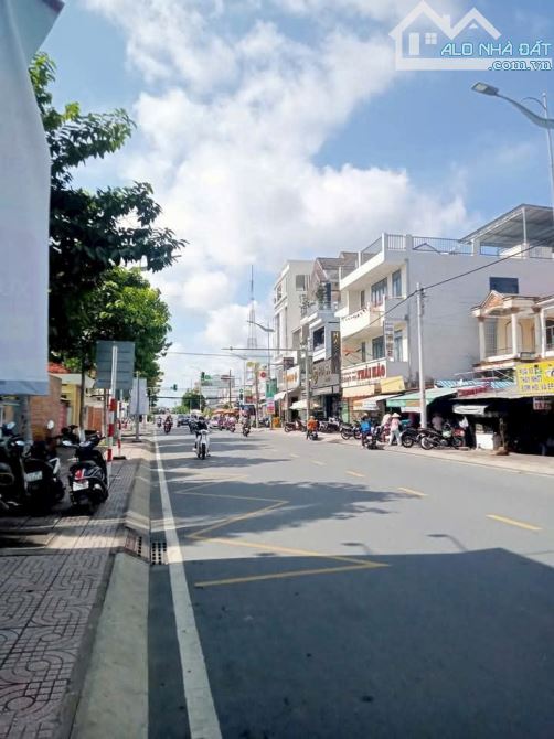 Mặt tiền Trưng Nữ Vương đoạn khu dân cư đông đúc