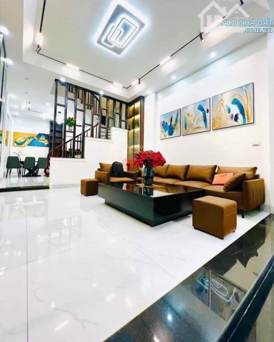 CẦU GIẤY - Toà CHDV 121m2, 7 tầng, MT 10m - 30phòng full đồ - Gần phố - Giá hời