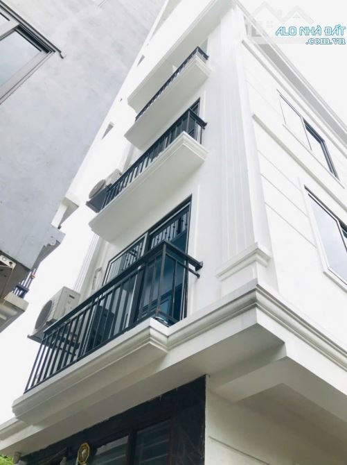 Nhà 298 Ngọc Hồi,Yên Ngưu,35m 5 tầng, 4.8 tỷ,ngay ô tô dừng đỗ