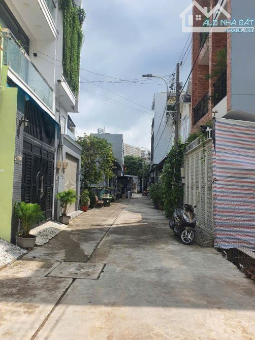Đất lọt khe hồng riêng HL80 BHH B  bình tân đường 6m  diện tích 4,2 x12,4m giá 3,4tỷ