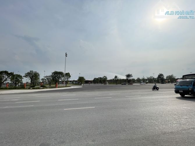 OTO TRÁNH. TẠI VIÊN NỘI ĐÔNG ANH. DT: 80m. GẦN SÂN BÓNG