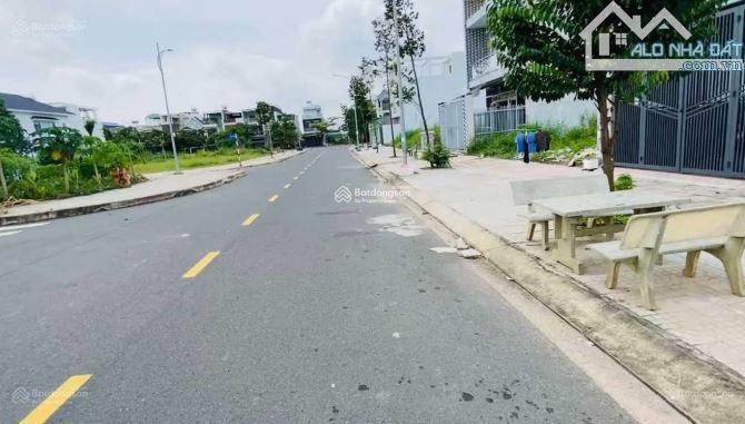 Cần tiền bán lô đất NHƠN TRẠCH chỉ 1ty4,có sổ sẵn , công chứng ngay, giá còn thương