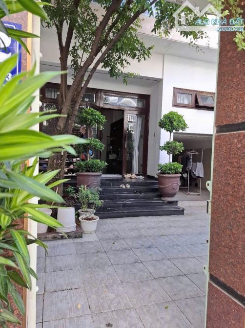 Bán biệt thự đẹp cao cấp đường Văn Chung , Tân Bình, 7,5x20m , 4 tầng , chỉ 26,5 tỷ tl