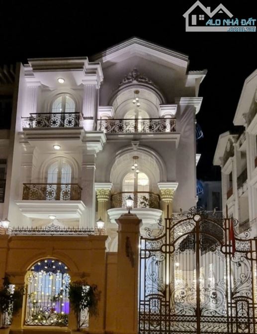 Bán gấp biệt thự view sông Sài Gòn, Đặng Thùy Trâm  P. 13, BT, 10x21, 3T , Thang Máy, 33.8