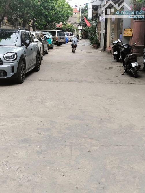 CHÍNH CHỦ CẦN TIỀN BÁN GẤP LÔ ĐẤT CỰC ĐẸP Ô TÔ VÀO NHÀ ĐỖ CỬA TẠI LĨNH NAM THUÝ LĨNH