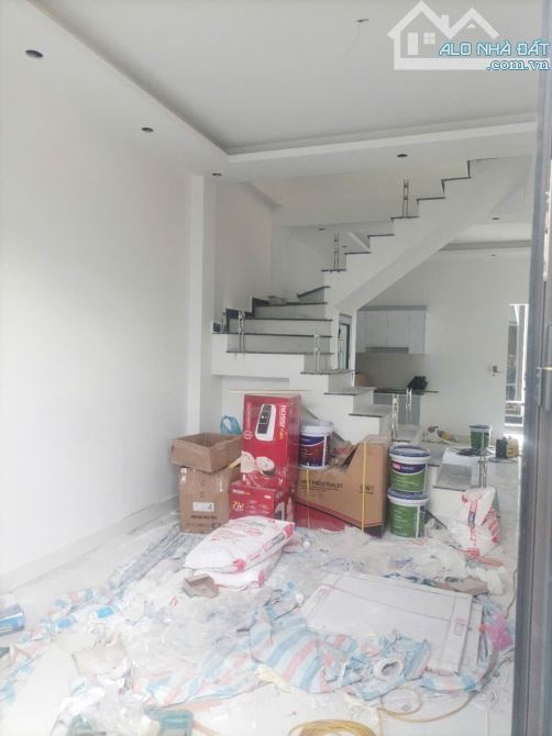NHÀ 3 TẦNG - XÂY ĐỘC LẬP - SÂN CỔNG RIÊNG - 3 MẶT THOÁNG - NGÕ Ô TÔ
