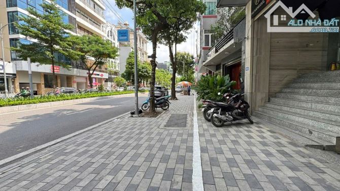 Nhà giá đầu tư 115m2. Phân lô - ôtô tránh - đậu đỗ, xây toà VP cực đẹp phố Lạc Long Quân.
