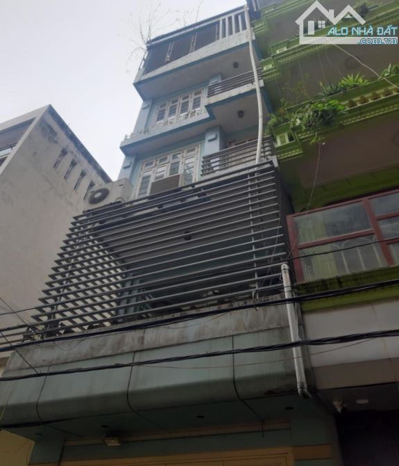 Nhà cho thuê ngõ 106 Hoàng Quốc Việt, Diện tích 65m2 x 5 tầng mặt tiền 4,8m , ô tô đậu cửa