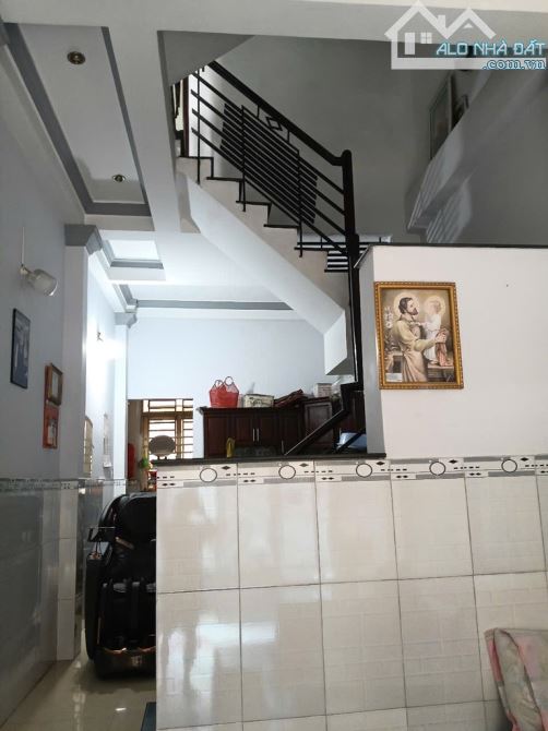 Bán nhà 1 trệt 2 lầu sân thượng giá mềm – ngay công viên Làng Hoa, Gò Vấp