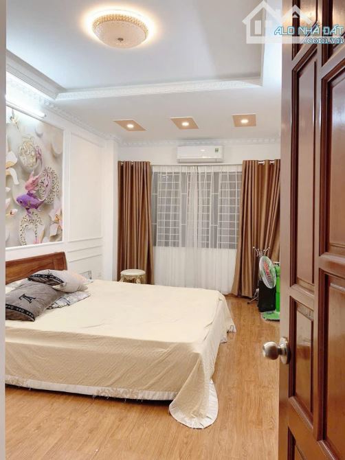 Cho thuê nhà phố Hào Nam đống đa hà nội 40m2x5T Full nội thất như hình