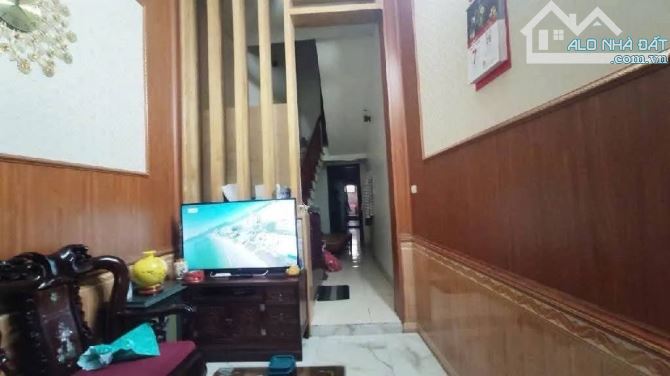 Bán nhà mặt phố Nguyễn Văn Cừ 186m2, 4 tầng, mt 8m, đang thuê 50t triệu, 59 tỷ
