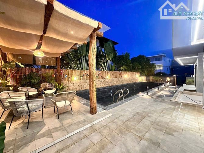 Bán Villa 3 tầng có hồ bơi siêu đẹp khu biệt thự VIP Mỹ Đa Tây sát sông Hàn, Nam Việt Á