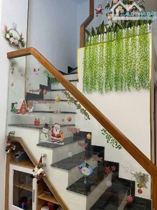 BÁN GẤP NHÀ MỚI XÂY, 2 TẦNG, FULL NỘI THẤT GẦN HẺM XE HƠI ,ĐƯỜNG PHẠM THẾ HIỂN Q8 ĐÚNG 3 T