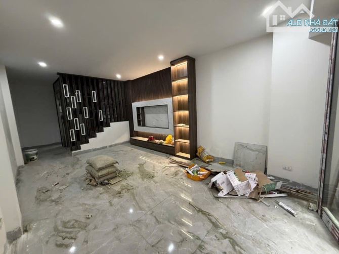 Bán gấp nhà Võng Thị Tây Hồ 7 tầng Thang máy