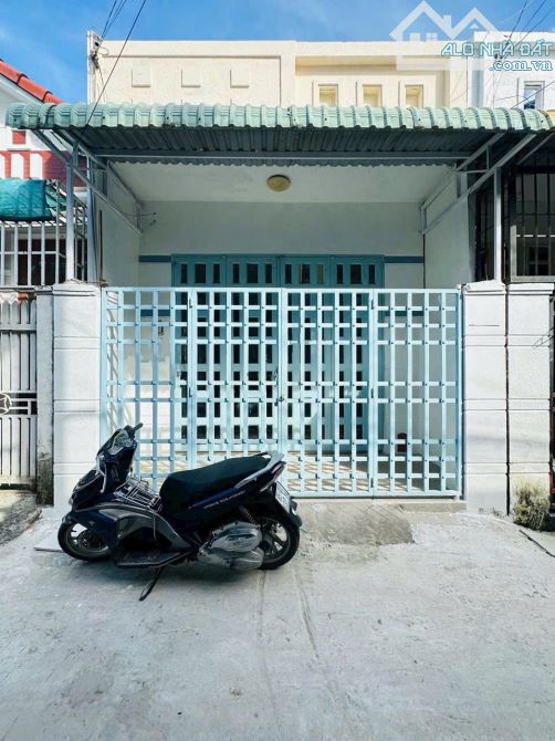 Kẹt tiền ! Cần bán gấp căn nhà cấp 4 ở Đ. Tân Xuân 2 , Hóc Môn 81m2 SHR giá chỉ 940 triệu