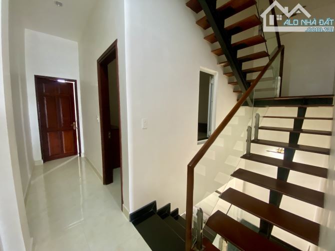 BÁN NHÀ 2.5 TẦNG KIỆT Ô TÔ CHẾ LAN VIÊN THÔNG ĐÀO TẤN- ĐỐI DIỆN CÔNG VIÊN