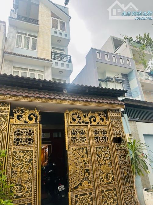 NHÀ ĐẸP - 4 TẦNG KIÊN CỐ - THÔNG SỐ HOA HẬU 5M x 20M - NỘI THẤT GỖ SANG XỊN MỊN - HẺM Ô TÔ