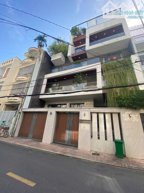 Tòa nhà CHDV DT 8x28 đúc 4 tấm, 20p full NTCC, có thang máy. Thu nhập 160tr/th NB 10m