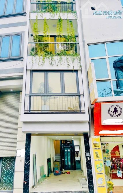 Bán nhà Bờ Sông Sét – DT35m MT 3,2 m 6 tầng thang máy ô tô tránh Chỉ 10,3 tỷ
