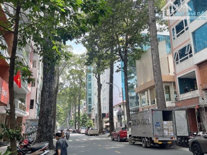 Giá tốt cho nhà mặt tiền trung tâm Quận 1, cách chợ Bến Thành 1km