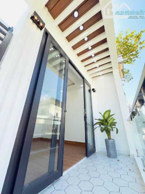 Sát Cầu Quận 5 - 4Tầng - Nhà Mới Đẹp - Diện Tích Sử Dụng Hơn 110m2 - Hoàn Công Đủ - 4,68tỷ