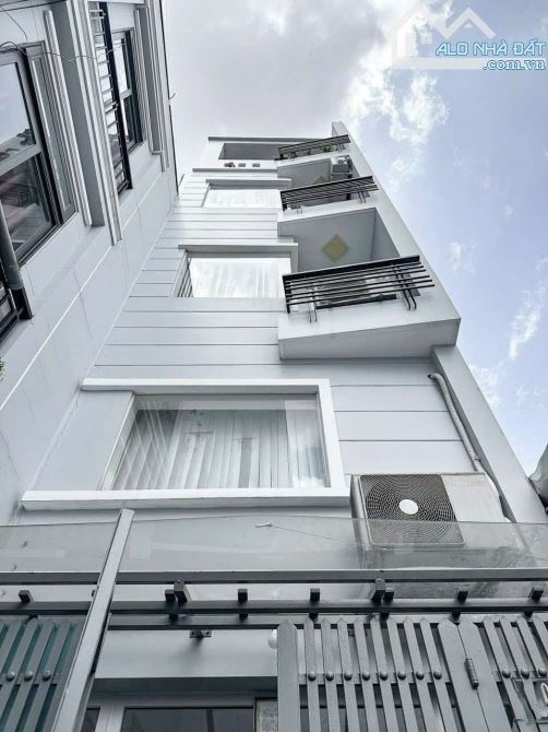 🏭 QUẬN 4, GIÁP MẶT TIỀN - QUẬN 1 SÁT VÁCH - 5 TẦNG 3 PN MỚI Ở NGAY - 3.4 x 8.5 - CHỈ 4.99