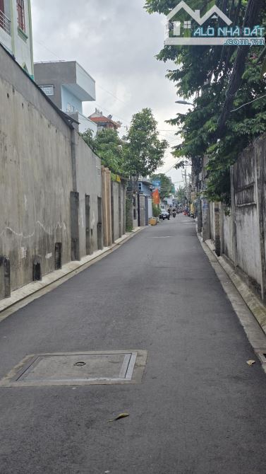 bán nhà nát 115 m2, vị trí đẹp hẻm xe hơi quận 7