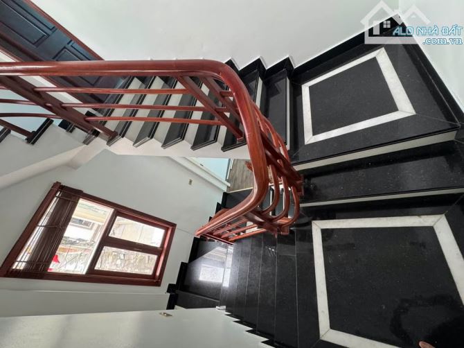 Giá cực rẻ chốt ngay căn 75m2 x 5 tầng Việt Hưng - Long Biên